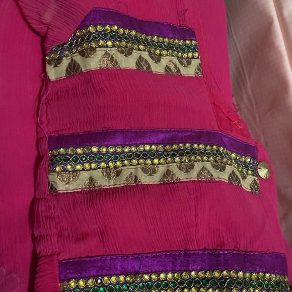 Hot pink color chiffon/Georgette Saree - Picture 3 of 5